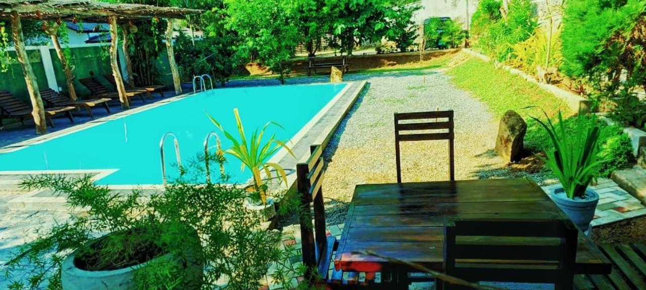 Lily Resort 우다왈라웨 외부 사진